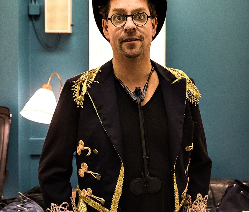 Fredrik Stenberg (Foto: Lars Brundin)  Estradoer och blaasartist av yttersta rang, ett staaende inslag paa varieten.